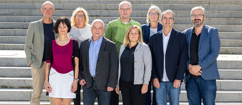 Gruppenbild des Nutzerbeirats auf einer Treppe